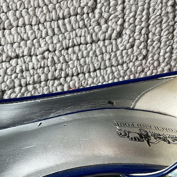 COACH AND FOUR HEEl SHOE - Picture 6 of 7